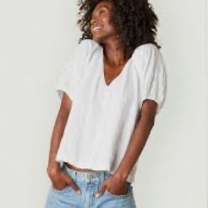 Velvet by Graham & Spencer LOUISA PUFF SLEEVE TOP. White. XSMALL EUC